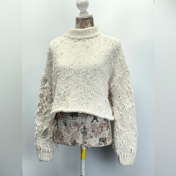 URBAN OUTFITTERS Ivory MILO Chenille distressed crop Sweater size M/L - Picture 7 of 14